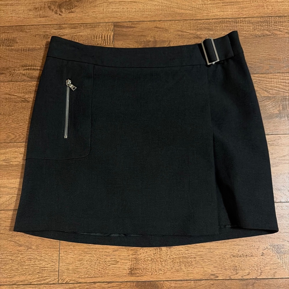 Laundry by Shelli Segal Black Wrap Mini Skirt Buckle Detail Size 8